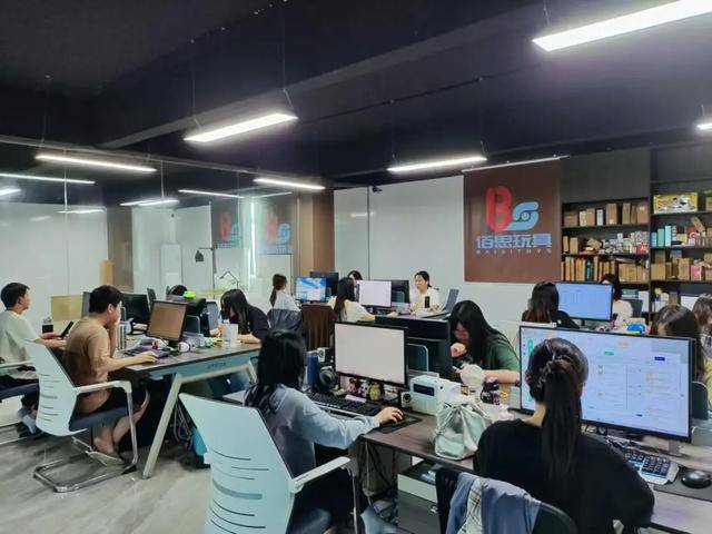潮汕小伙5000元起家，睡地板拼出工廠與門店王國(guó)